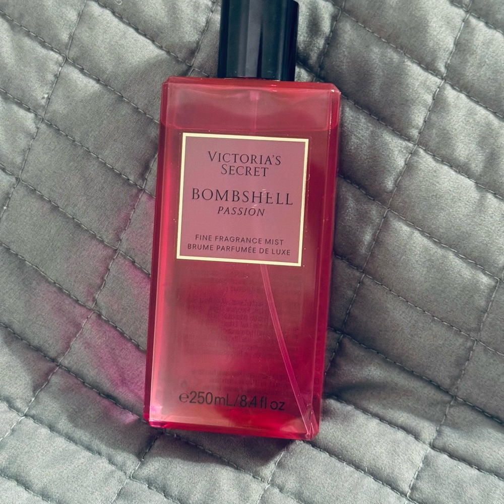 Victoria's Secret Bombshell Passion Fragrance Mist